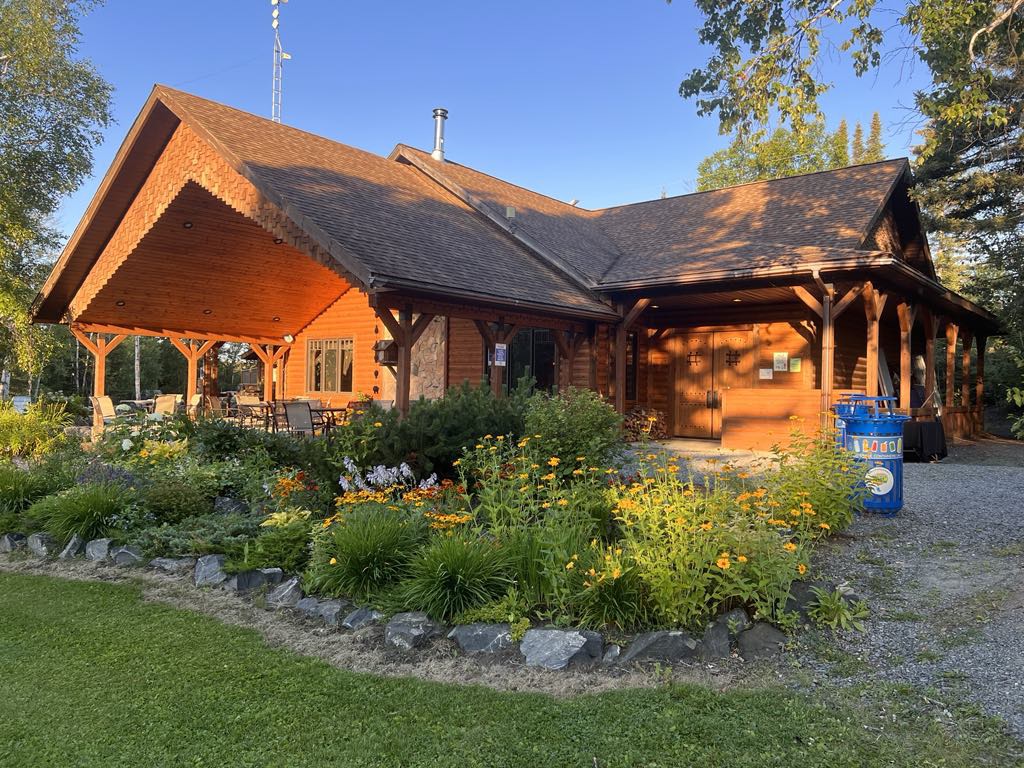 The exterior of a cozy lakeside cabin at the best fishing lodge in Manitoba.
