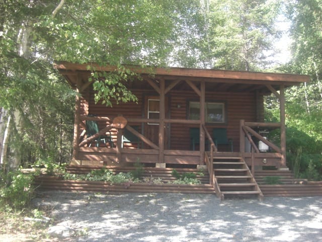 Cozy cabin, hearty breakfast
