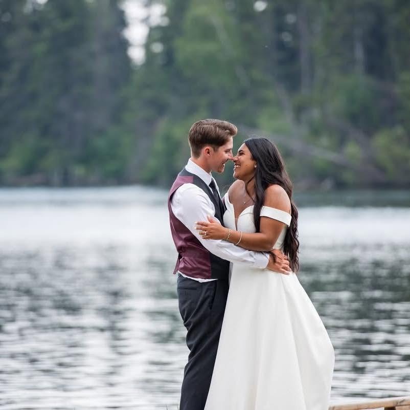 Lakeside destination wedding venue in northern Manitoba on Lake Athapapuskow
